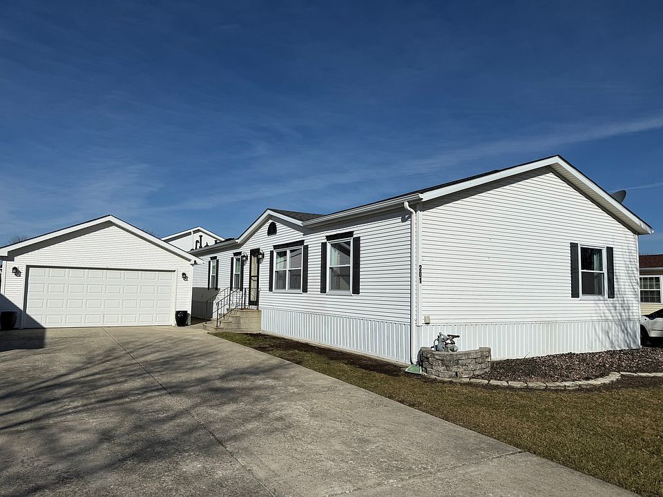 1st image of 201 Begonia Dr