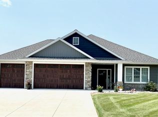 305 Dancing Waters Cir, Mankato, MN 56001