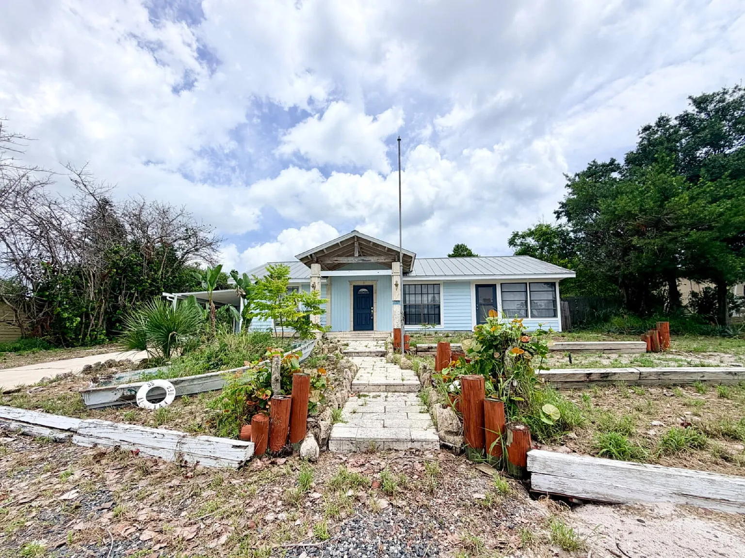 3 bed, 2.0 bath, 1200 sqft, $1,900 — Photo 1