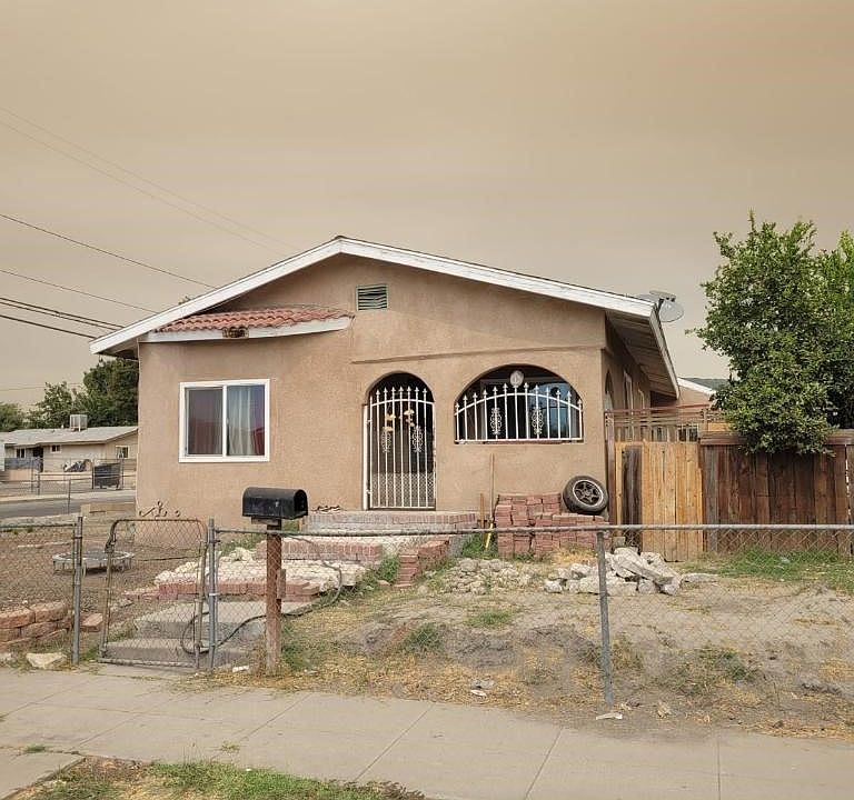 1st image of 1098 W 8th St