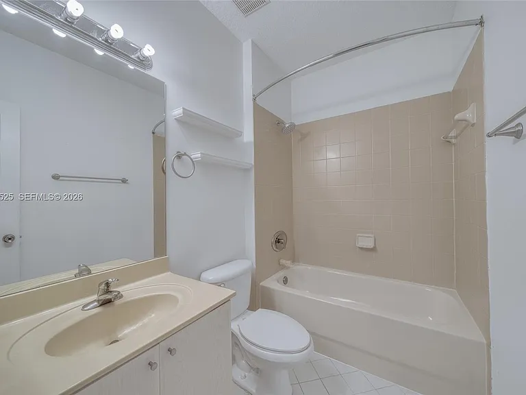 3365 NE 11th Dr #3365 — Photo 8