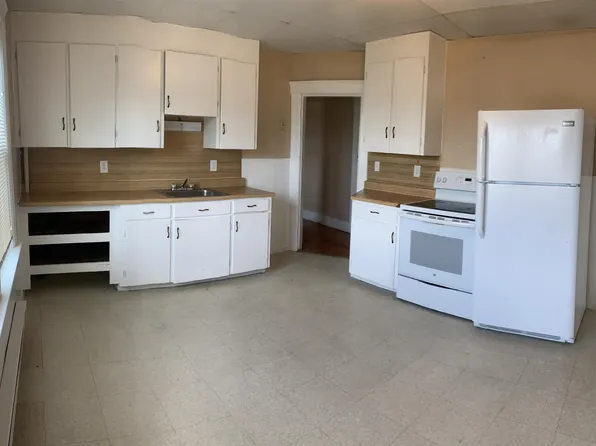 3 Negus St, Webster, MA 01570