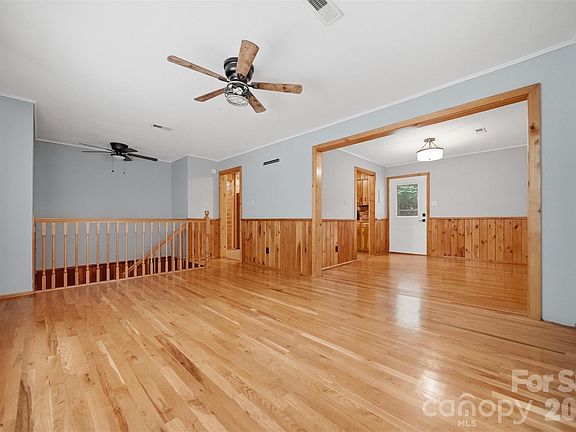 4th image of 408 Birch Circle Dr