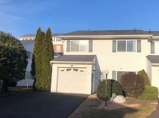 746 Hewitt Ln, New Windsor, NY 12553