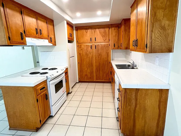 226 G St — Photo 3