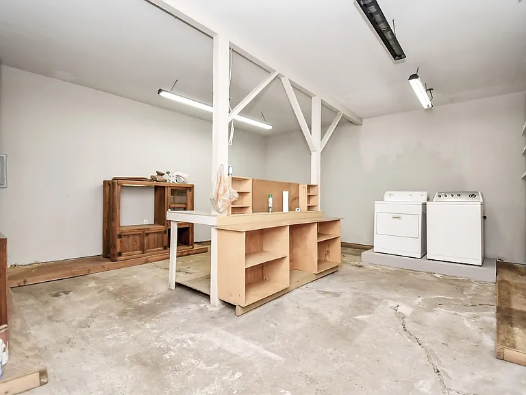109 Amundsen St — Photo 19
