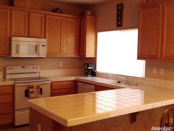 4th image of 990 Sunset Meadows St