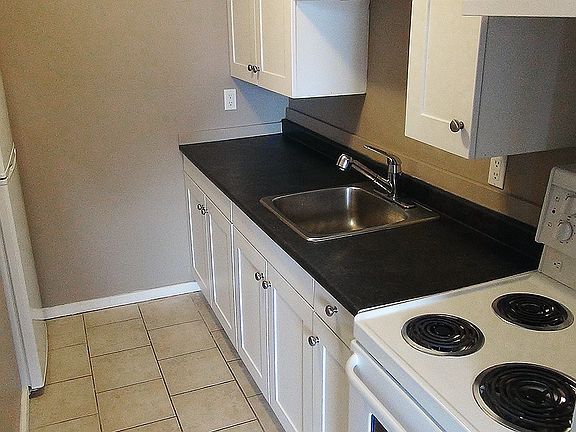 2nd image of 205 Ross Ave
