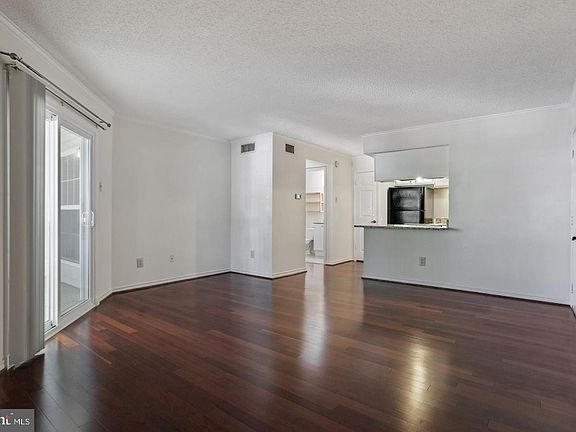 2nd image of 1535 Lincoln Way