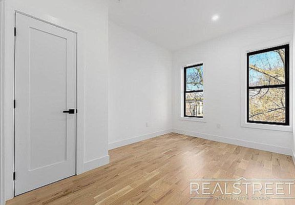 4th image of 346 Chauncey St Floor 3