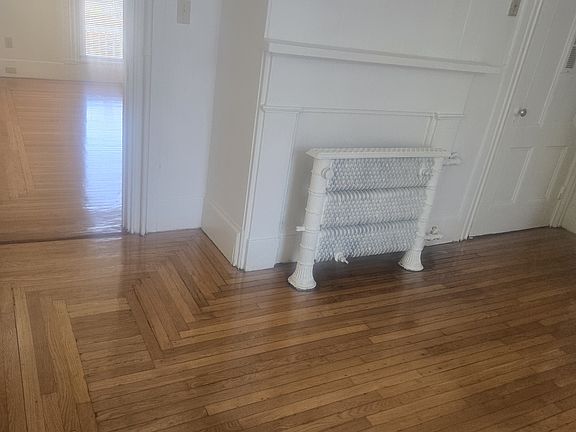 4th image of 95 Governor St #1