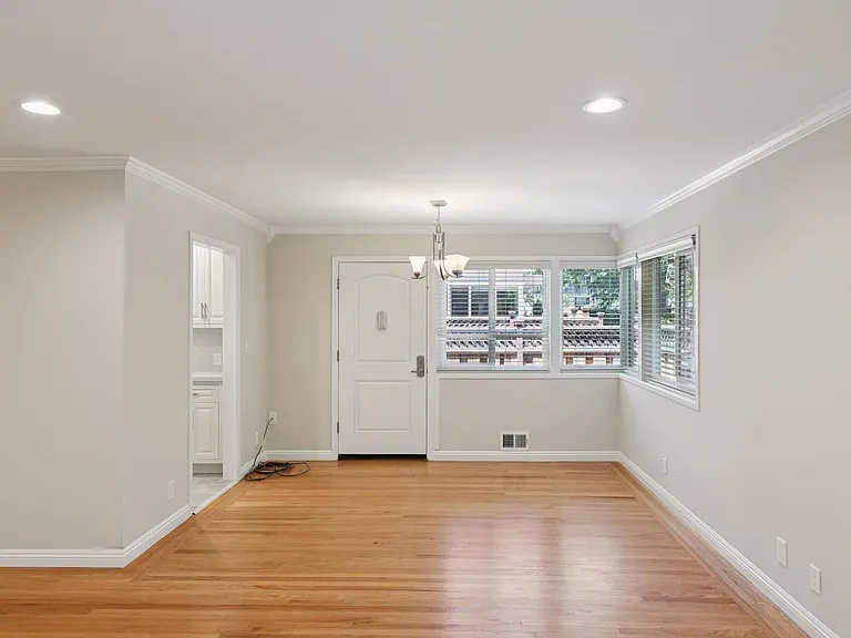 Luxury Apartment Available in gated Community downtown Palo Alto! — Photo 5
