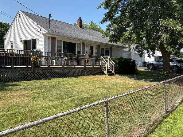 126 King St, Blackstone, MA 01504