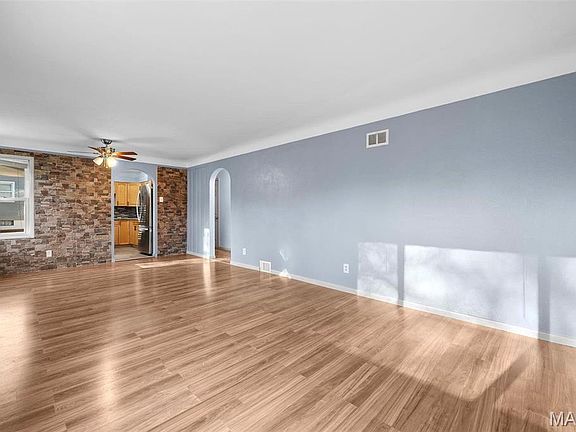 5th image of 145 Edgeworth Ave