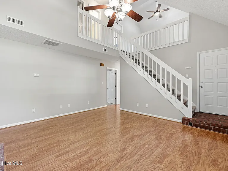 2117 Canyon Dr — Photo 36