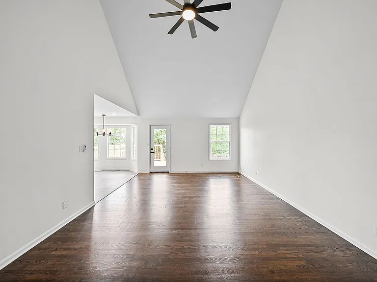 270 Harold Dr — Photo 7