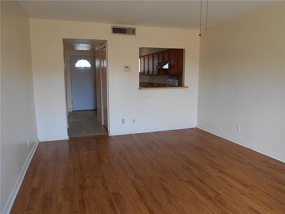 2nd image of 3838 Pontchartrain Dr APT A-205