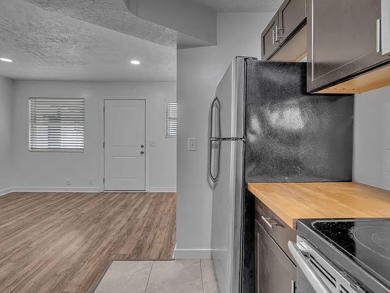 2714 Jefferson St — Photo 30