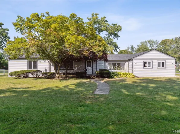 32114 Rosslyn Ave, Garden City, MI 48135