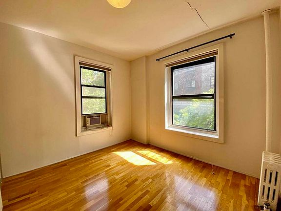 3rd image of 111 W 16th St APT 3C
