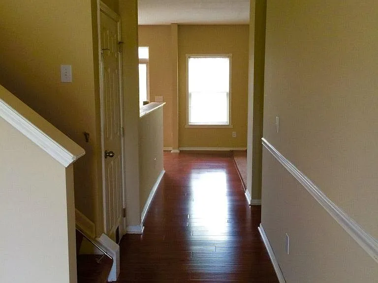 484 Fullers Cir — Photo 3