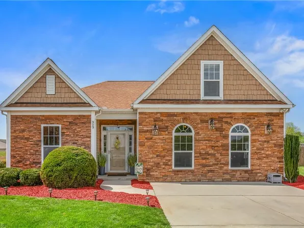 929 Leach Ave, Thomasville, NC 27360