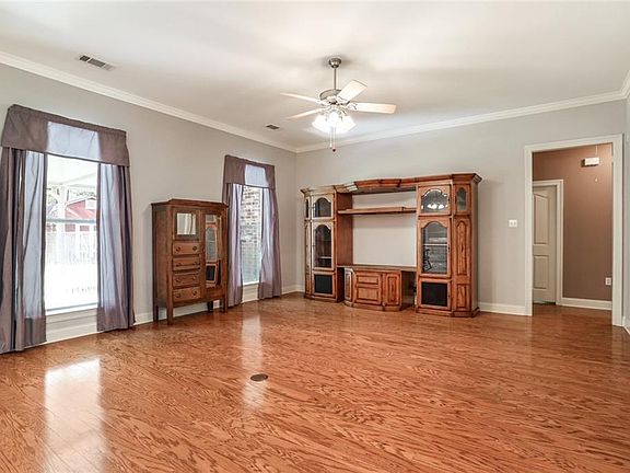 3rd image of 60 N Dogwood Dr