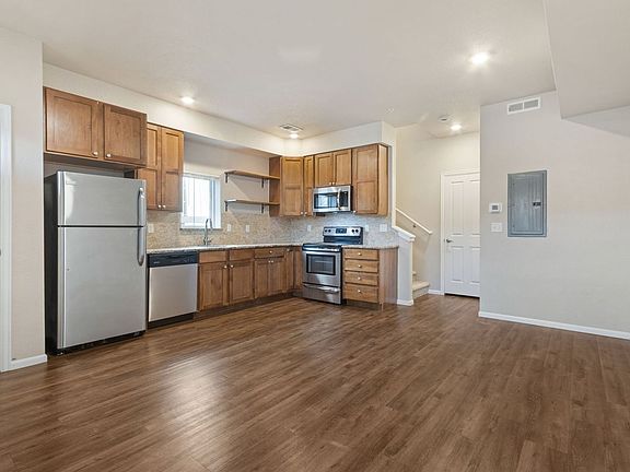 2nd image of 625 Peterson St APT D