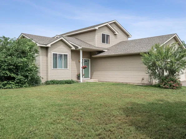 401 12th Ave NW, Isanti, MN 55040