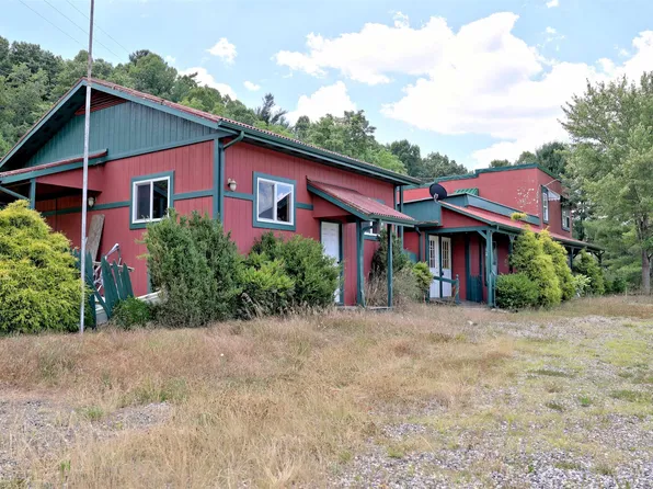 2272 Julia Simpkins Rd, Hiwassee, VA 24347