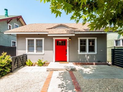 715 N Hoover St, Los Angeles, CA, 90029