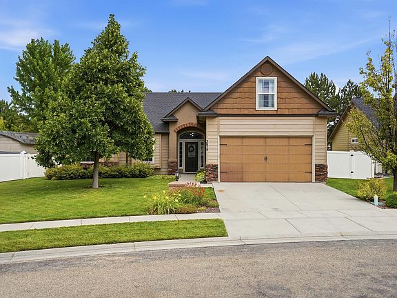 2nd image of 3914 S Raintree Dr