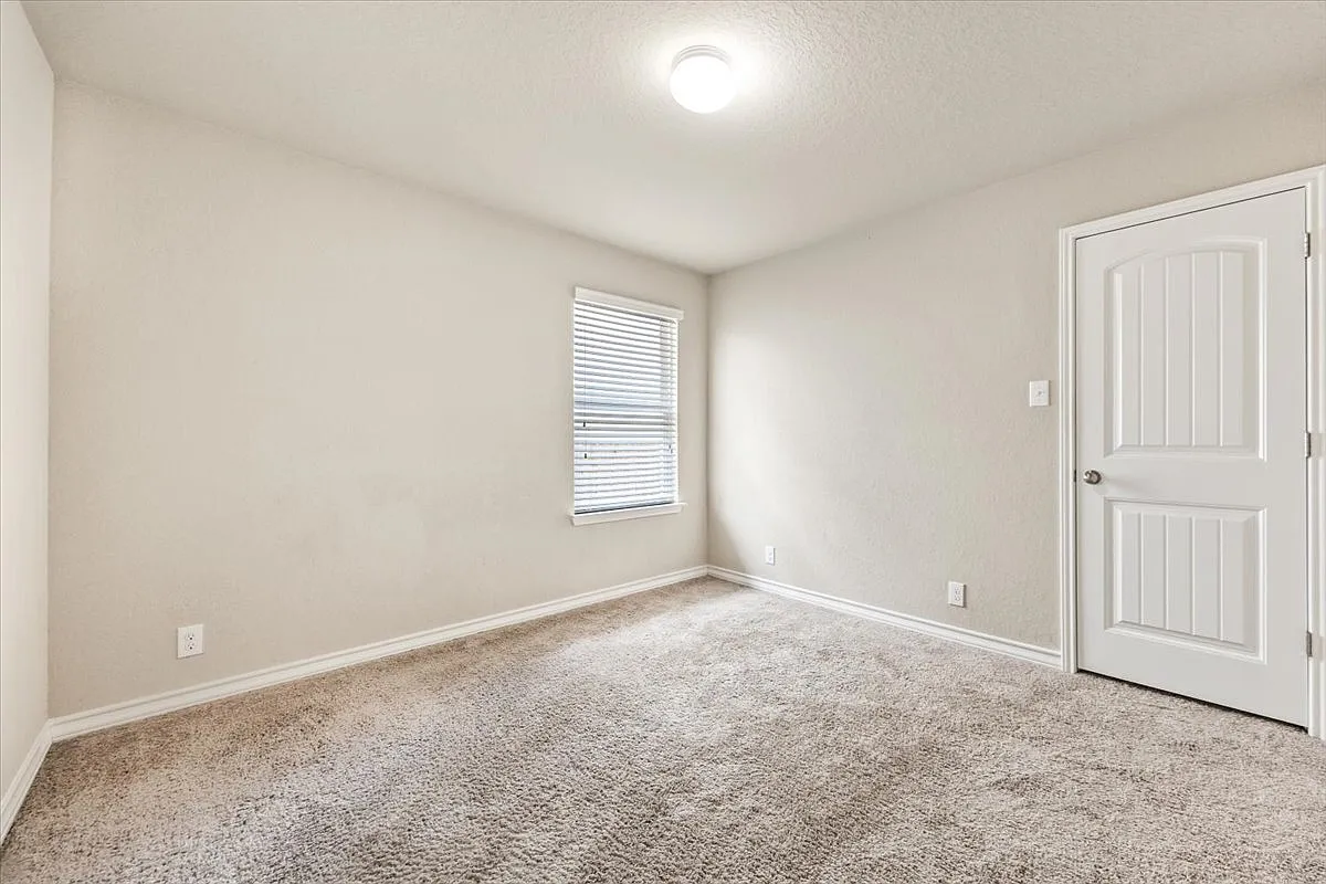 4 bed, 2.0 bath, $1,925 — Photo 4