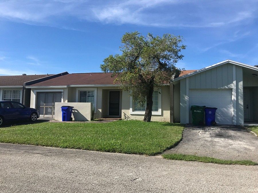 1st image of 420 Lakewood Cir E