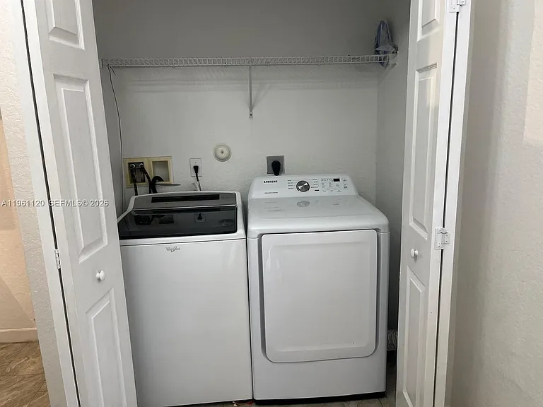 4211 Napoli Lake Dr #4211 — Photo 21