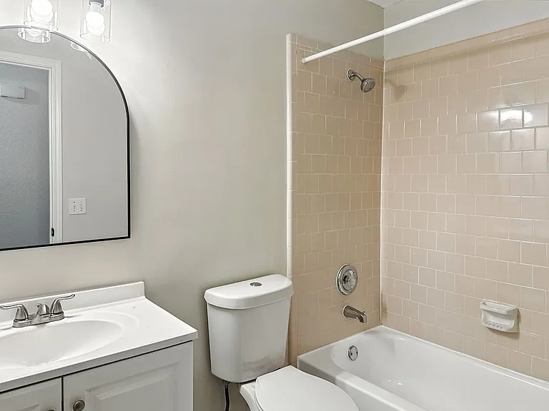 1012 Blackenhurst Ln — Photo 11