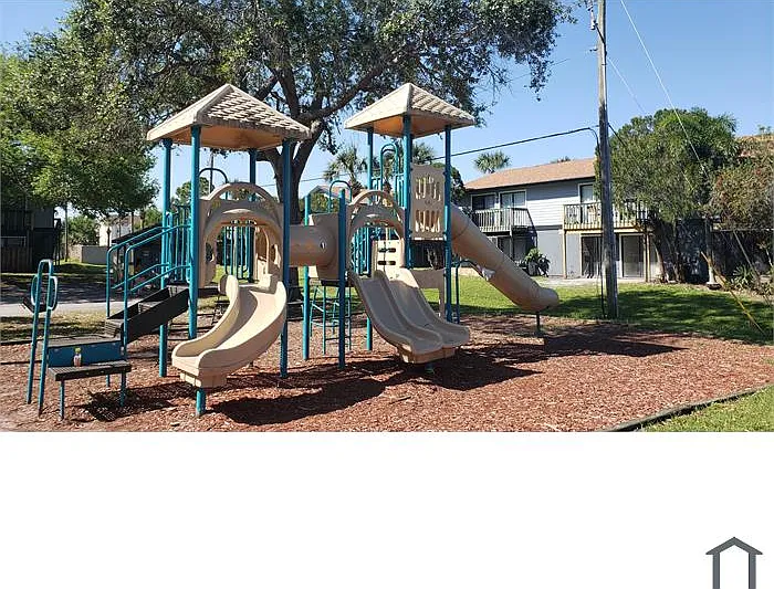 The Pines Apartments — Photo 3