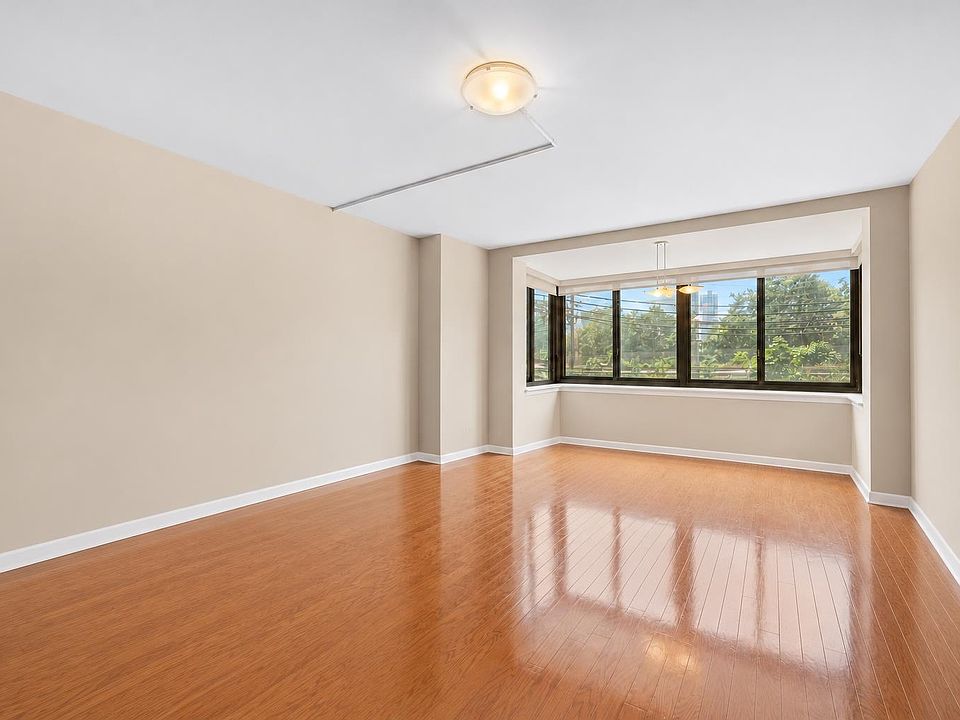 1st image of 700 Grove St APT 2L