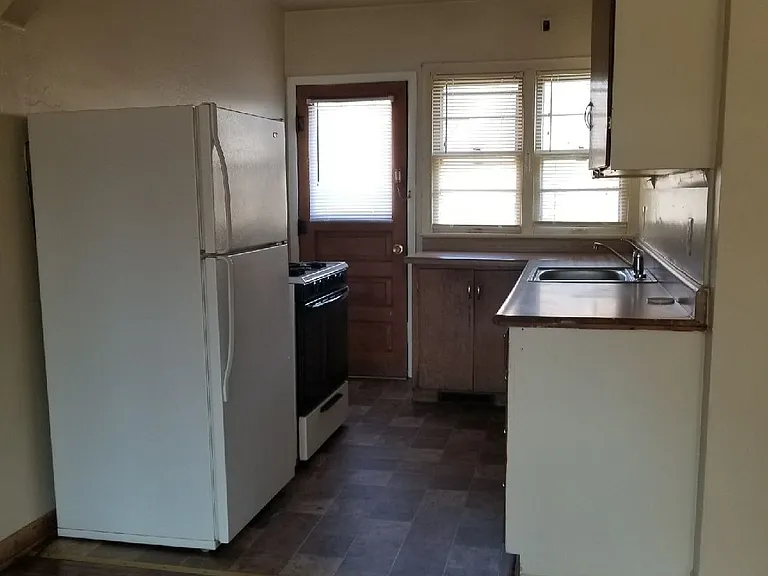 441 Allen St #3 — Photo 3