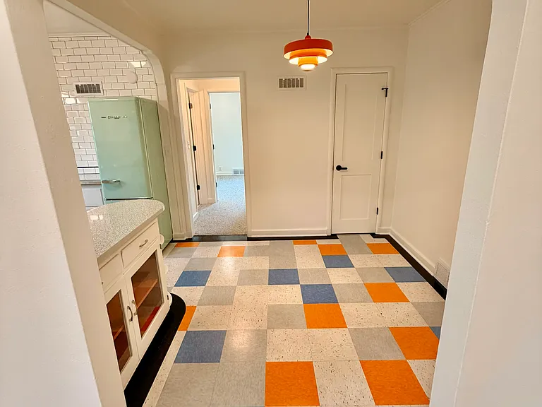 1015 W 9th St #3 — Photo 11