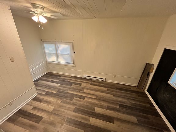 2nd image of 402 Flint Dr