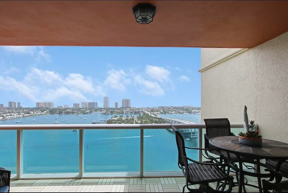 2640 Lake Shore Dr #2311