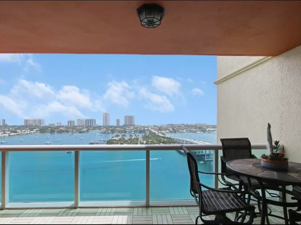 2640 Lake Shore Dr, Riviera Beach, FL