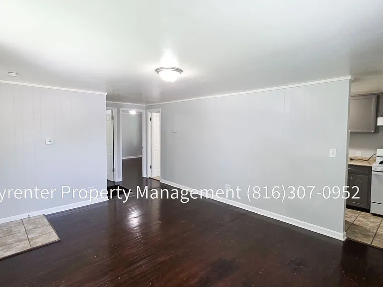 802 S Logan Ave — Photo 5