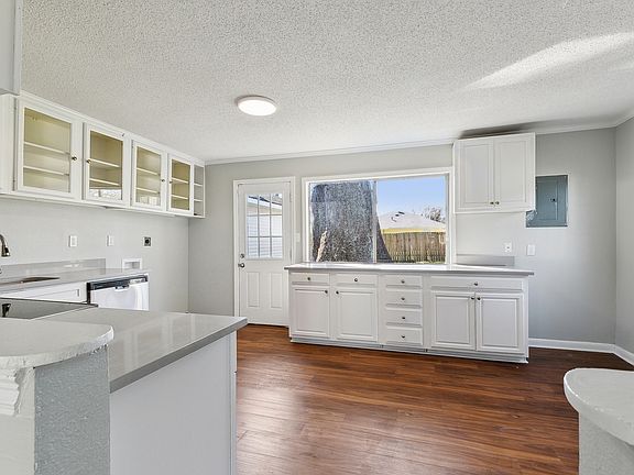 4th image of 2537 Dolores Dr