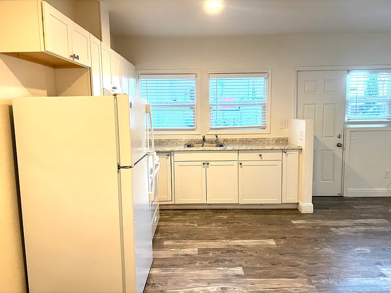 127 E 9th St #135-1/2 — Photo 6