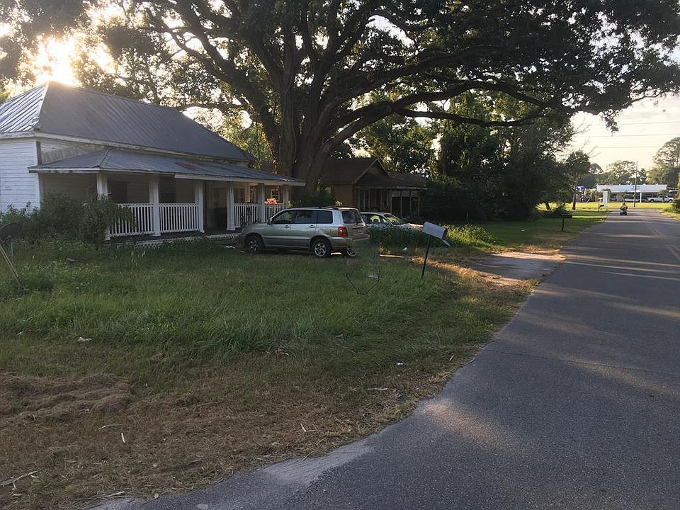 1st image of 102 11th St