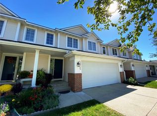 5925 Century Way W, Johnston, IA 50131