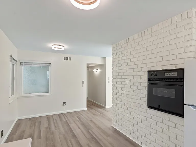175 Barker St — Photo 4