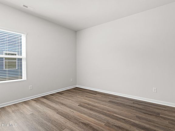 5th image of 106 Nesbitt Court